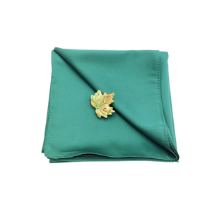 Set cadou esarfa satinata verde inchis si brosa ceramica frunza, 4683 - casă & stil de viață - seturi de cadou - Artynos.ro