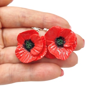 Cercei handmade din fimo, maci rosii, 4702, Bijuterii, Cercei, Cercei din rasina, Confectionarea bijuteriilor, Impletitura, Un set de cercei realizati integral manual din fimo (lut polimeric), modelati petala cu petala pent..., ARTYNOS