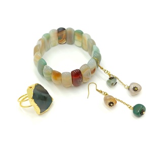 Set unicat cu agate naturale verde salvie si miere, 4718 - Artynos.ro