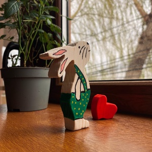 Iepuras handmade din lemn , Casă & Stil de viață, Accesorii pentru decorat casa, Decorațiuni de masă și decorațiuni pentru rafturi , Decorațiuni de masă, Prelucrarea lemnului, Pictură, ARTYNOS