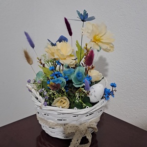 Cos cu flori de primăvară  - Artynos.ro