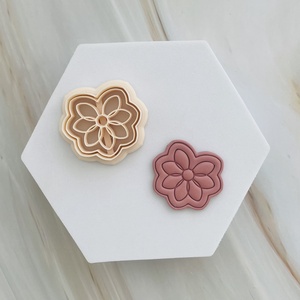 Decupator / Cutter floral lut polimeric #0071, Accessorii si unelte, Unelte, instrumente, Unelte de taiere, , Decupator / Cutter floral lut polimeric

Dimensiune decupaj: 4cm x 3.5cm (lungime x inaltime), ARTYNOS
