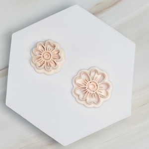 Decupator / Cutter floral lut polimeric #0054, Accessorii si unelte, Unelte, instrumente, Unelte de taiere, , Decupator / Cutter floral lut polimeric

Dimensiuni disponibile: 2.5cm, 3cm, 3.5cm, 4cm, 4.5cm, ARTYNOS