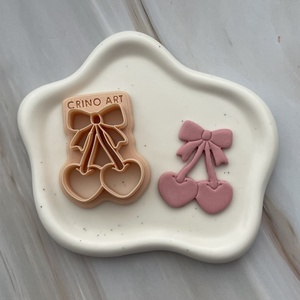 Decupator / Cutter cirese inimi lut polimeric #0172, Accessorii si unelte, Unelte, instrumente, Unelte de taiere, , Decupator / Cutter cirese inimi lut polimeric
 
Dimensiune amprenta: 3.4cm x 4cm (lungime x inaltim..., ARTYNOS