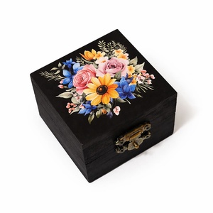 Cutie lemn patrata buchet de flori multicolor 200702 - Artynos.ro