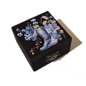 Cutie lemn patrata cizme cu flori - 200700, Bijuterii, Suporturi si cutii de bijuterii, Cutii de bijuterii, Decoupage, transfer si tehnici servetel, ARTYNOS