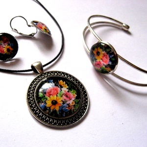 Set bijuterii pandantiv cercei si bratara cu cabochon de sticla - flori 1705, Bijuterii, Seturi de bijuterii, Decoupage, transfer si tehnici servetel, ARTYNOS