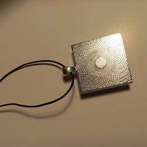 Pandantiv cu Piatra Soarelui 2 cm si marcasite 1,2 mm - bijuterii - coliere - coliere cu pandative - Artynos.ro