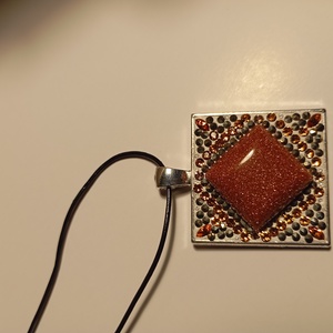 Pandantiv cu Piatra Soarelui 2 cm si marcasite 1,2 mm - bijuterii - coliere - coliere cu pandative - Artynos.ro