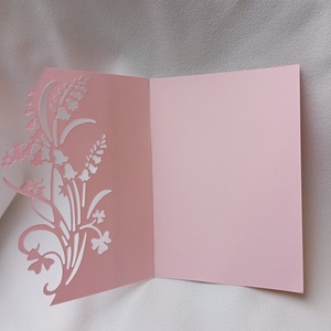 Felicitare roz, decupata, cu flori de primavara - casă & stil de viață - produse de papetărie - invitații, felicitări - Artynos.ro