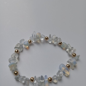 Bratara Alb/Aurie cu opal, opalit si margele placate cu aur - bijuterii - brățări - brățări din pietre semiprețioase - Artynos.ro