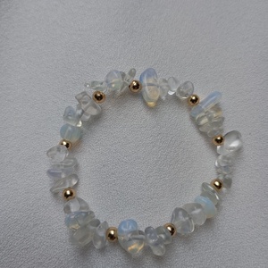 Bratara Alb/Aurie cu opal, opalit si margele placate cu aur - bijuterii - brățări - brățări din pietre semiprețioase - Artynos.ro