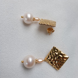 Cercei Chic! Cu Perle si tortita placata cu aur 18K - bijuterii - cercei - cercei din perle - Artynos.ro