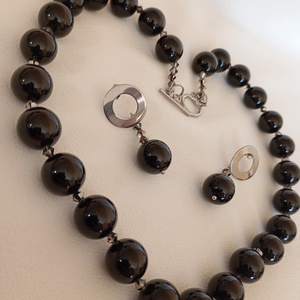 Set colier si cercei cu Onix sferic lucios 14mm si margele biconice Swarovski 2mm - bijuterii - seturi de bijuterii - Artynos.ro