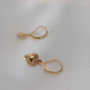 Martisor deosebit, cercei placati cu aur si felicitare embosata - bijuterii - cercei - cercei din mărgele - Artynos.ro