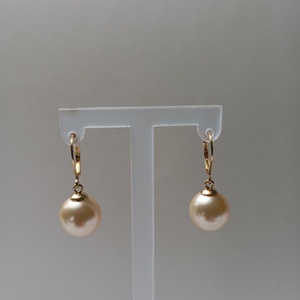 Cercei cu perle Swarovski 12mm si tortite placate cu aur 18K - bijuterii - cercei - cercei din mărgele - Artynos.ro