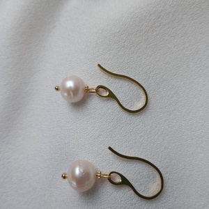 Cercei cu Perla de cultura 10mm si tortite placate cu aur 18K - bijuterii - cercei - cercei din perle - Artynos.ro