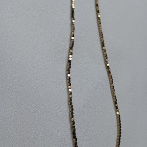 Colier cu Hematit auriu 2mm si inchidere magnetica - bijuterii - coliere - chockere - Artynos.ro