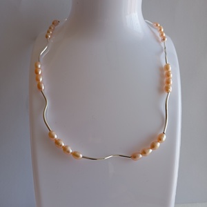 Colier cu Perle de cultura roz somon si elemente argintate - Artynos.ro