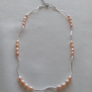 Colier cu Perle de cultura roz somon si elemente argintate - bijuterii - coliere - coliere din perle - Artynos.ro
