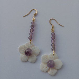 Cercei Floare Sidef cu ametist si tortite placate cu aur 18K - bijuterii - cercei - cercei din pietre semiprețioase - Artynos.ro