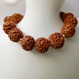 Bratara barbateasca cu seminte Rudraksha si margele placate cu aur 18K - Artynos.ro