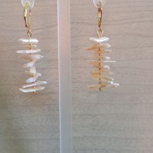 Cercei Fancy cu perle baroc tip chips 1,2-1,7 cm, Bijuterii, Cercei, Cercei din perle, Confectionarea bijuteriilor, Cercei "Fancy"cu perle baroc albe chips 1,2-1,7 cm, 10 perle cu margelute si tortite placate cu aur..., ARTYNOS