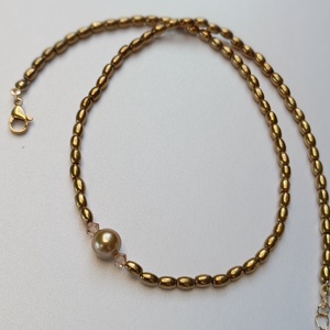 Colier rafinat auriu cu Hematit, Perla de Mallorca si Swarovski - bijuterii - coliere - coliere din mărgele - Artynos.ro