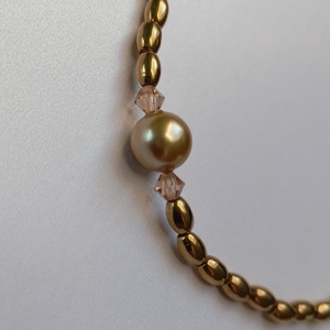 Colier rafinat auriu cu Hematit, Perla de Mallorca si Swarovski - bijuterii - coliere - coliere din mărgele - Artynos.ro