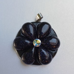 Pandantiv cu floare din Piatra Soarelui si Swarovski - bijuterii - coliere - pandative - Artynos.ro