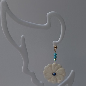 Cercei Floare Sidef 3 cm cu cristale Swarovski - bijuterii - cercei - cercei din pietre semiprețioase - Artynos.ro