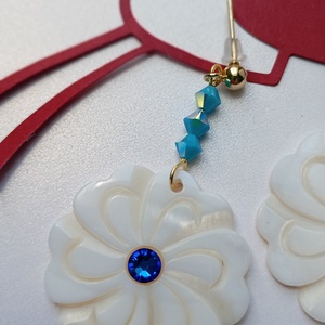 Cercei Floare Sidef 3 cm cu cristale Swarovski - bijuterii - cercei - cercei din pietre semiprețioase - Artynos.ro