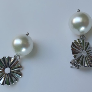 Set bijuterii Scoica alba perlata si Swarovski Vitrail Light, potrivit pentru mireasa - bijuterii - seturi de bijuterii - Artynos.ro