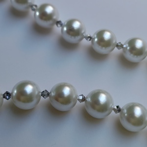 Set bijuterii Scoica alba perlata si Swarovski Vitrail Light, potrivit pentru mireasa - bijuterii - seturi de bijuterii - Artynos.ro