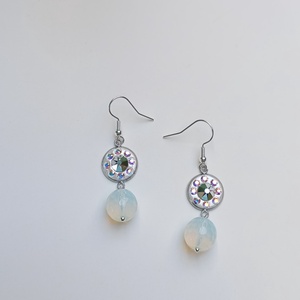 Cercei Opalit fatetat si cristale Swarovski - Artynos.ro