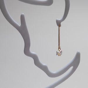 Cercei cu lant din argint aurit si cristal Swarovski Cube 8mm - bijuterii - cercei - cercei din argint - Artynos.ro
