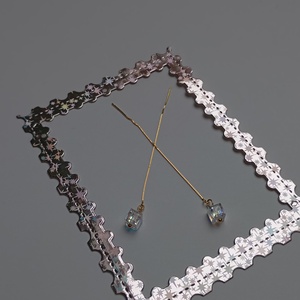 Cercei cu lant din argint aurit si cristal Swarovski Cube 8mm - bijuterii - cercei - cercei din argint - Artynos.ro