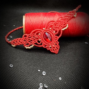 Colier roșu micro macrame cu cristal  - bijuterii - coliere - colier y - Artynos.ro