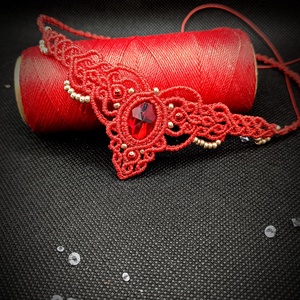 Colier roșu micro macrame cu cristal  - bijuterii - coliere - colier y - Artynos.ro