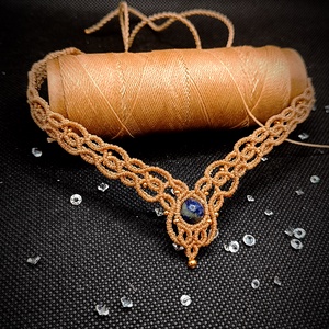 Colier choker macrame cu cristal Lapis Lazuli - Artynos.ro