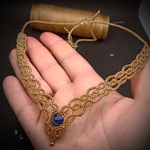 Colier choker macrame cu cristal Lapis Lazuli - bijuterii - coliere - coliere statement - Artynos.ro