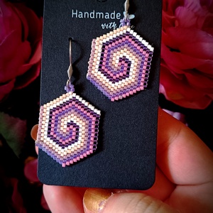 Cercei mov hexagon broderie mărgele Myiuki  - bijuterii - cercei - cercei agățați - Artynos.ro