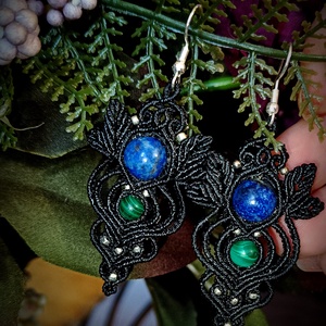 Cercei negri macrame cu Lapis Lazuli și Malachit  - bijuterii - cercei - cercei agățați - Artynos.ro