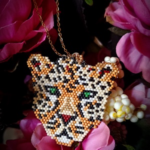 Pandantiv tigru broderie mărgele Myiuki Delica  - bijuterii - coliere - coliere cu pandantive - Artynos.ro