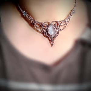 Colier delicat macrame cu Cuart Roz  - Artynos.ro