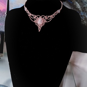 Colier delicat macrame cu Cuart Roz  - bijuterii - coliere - colier y - Artynos.ro