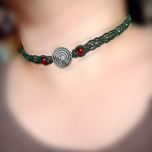 Colier choker macrame cu Zamac și Granat - bijuterii - coliere - coliere fără pandative - Artynos.ro