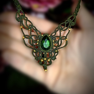 Colier olive macrame cu cristal Preciosa - Artynos.ro