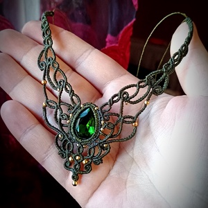 Colier olive macrame cu cristal Preciosa - bijuterii - coliere - colier y - Artynos.ro