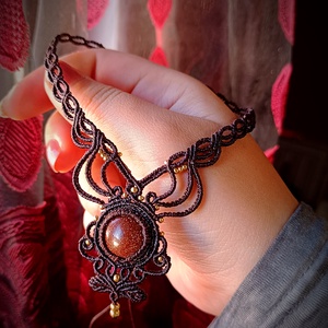 Colier micromacrame cu Piatra Soarelui și Biluțe  - Artynos.ro